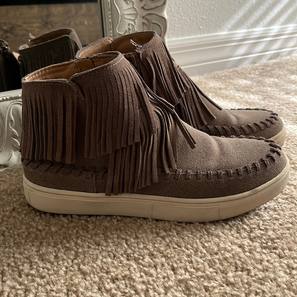 Fringe shoes